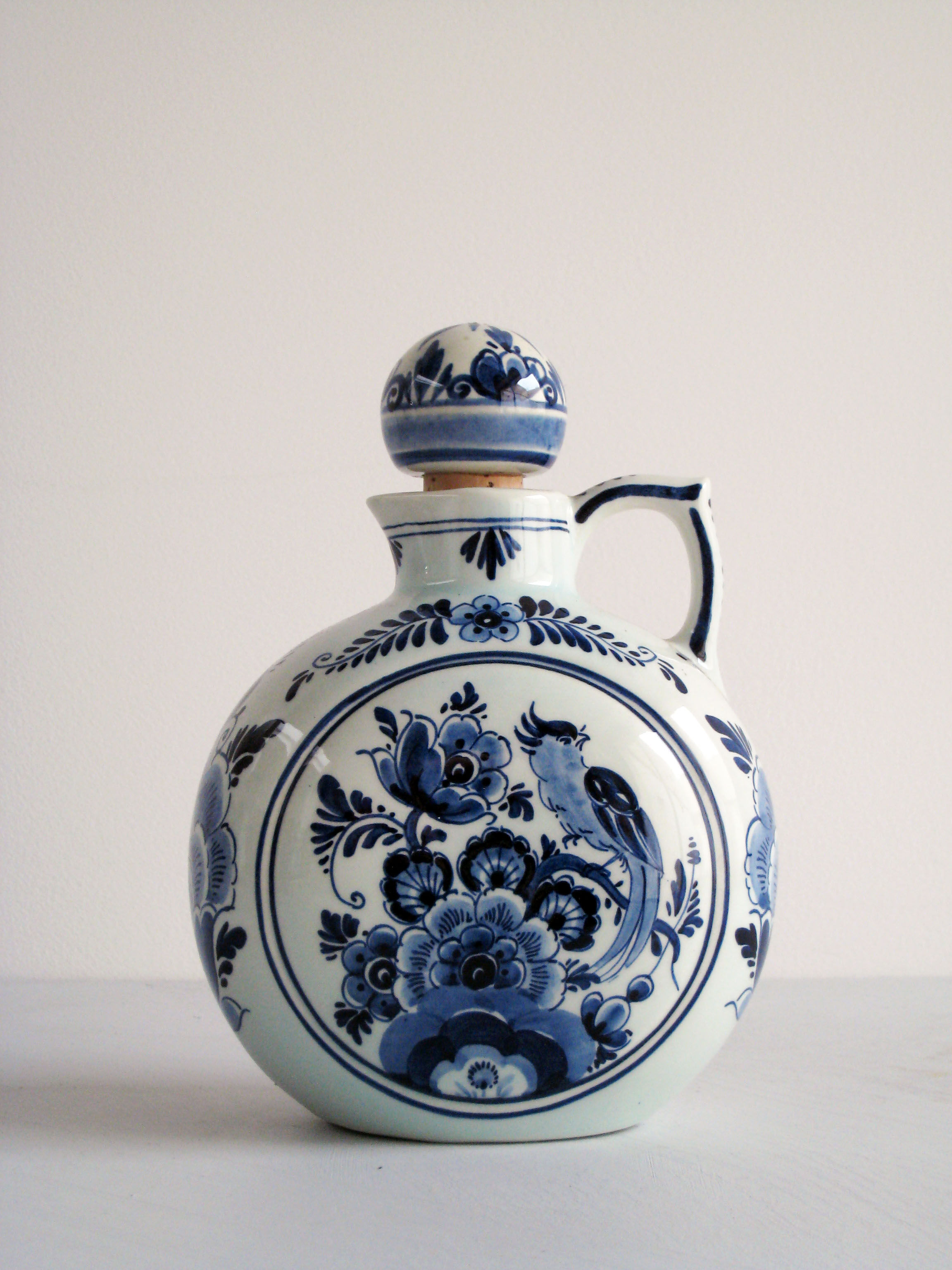 Ceramic bottle delft blauw