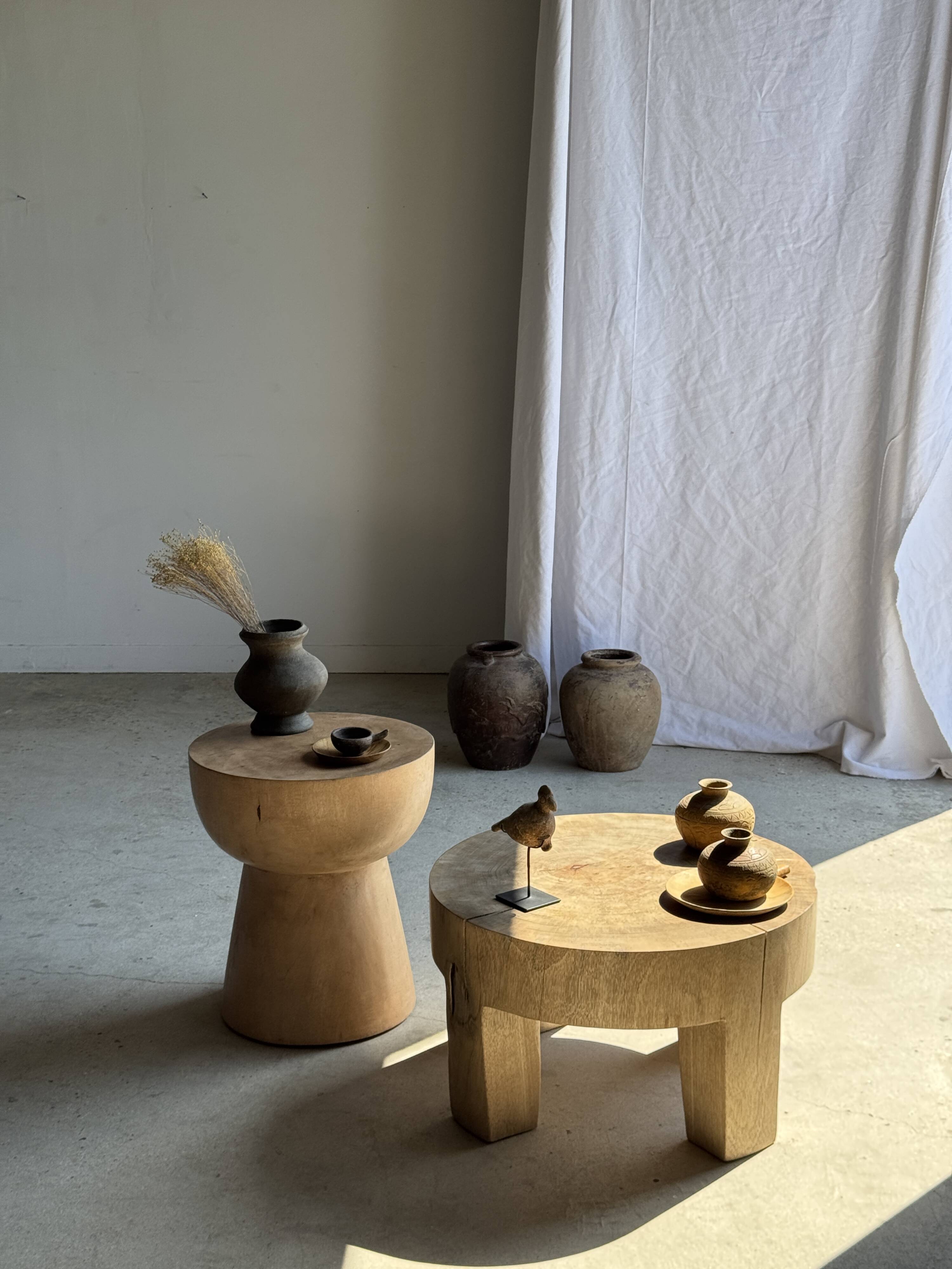 Side table or stool with a semi-spherical top in beige mango wood H50 D45