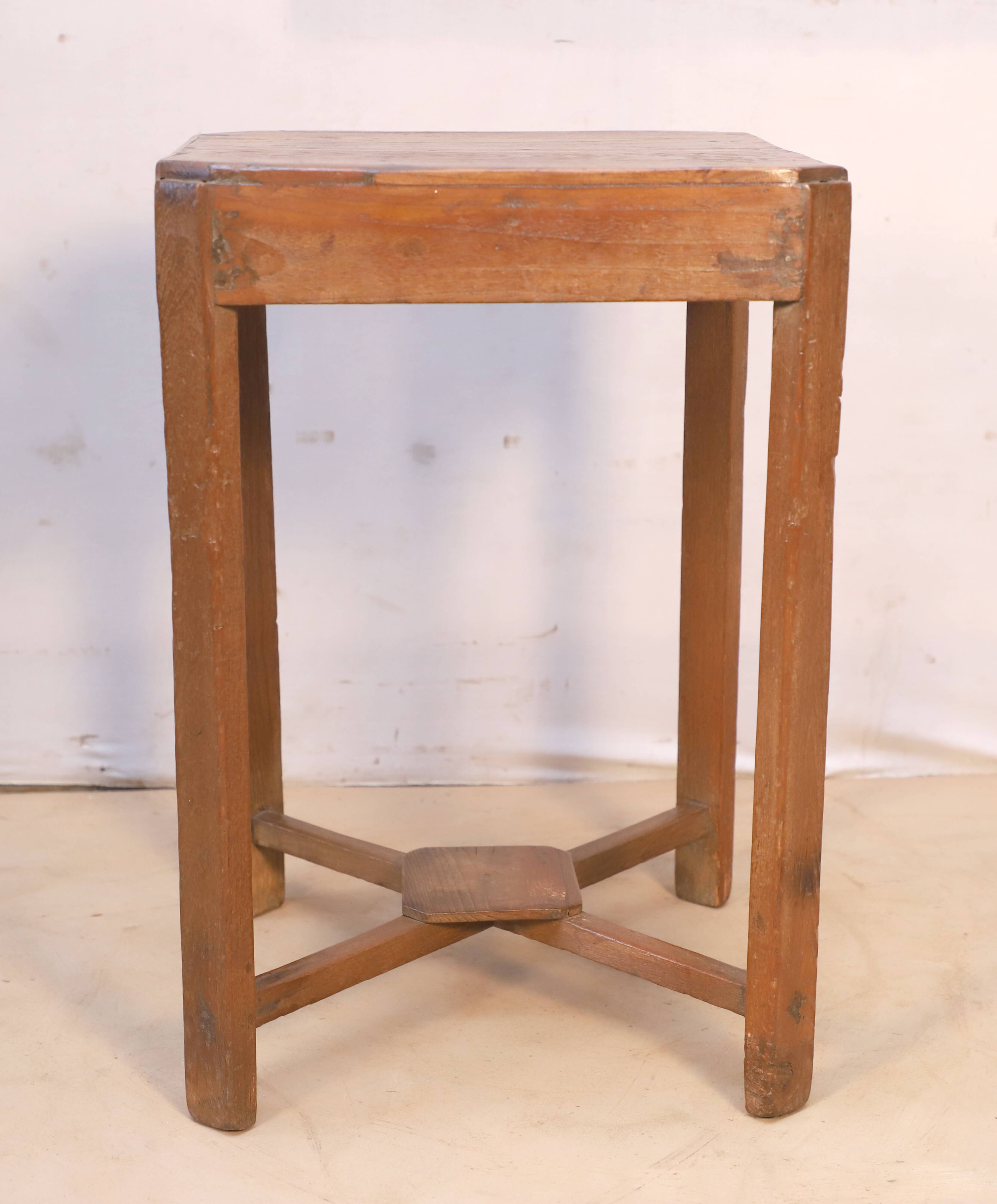 Table de chevet Art déco en teck birman