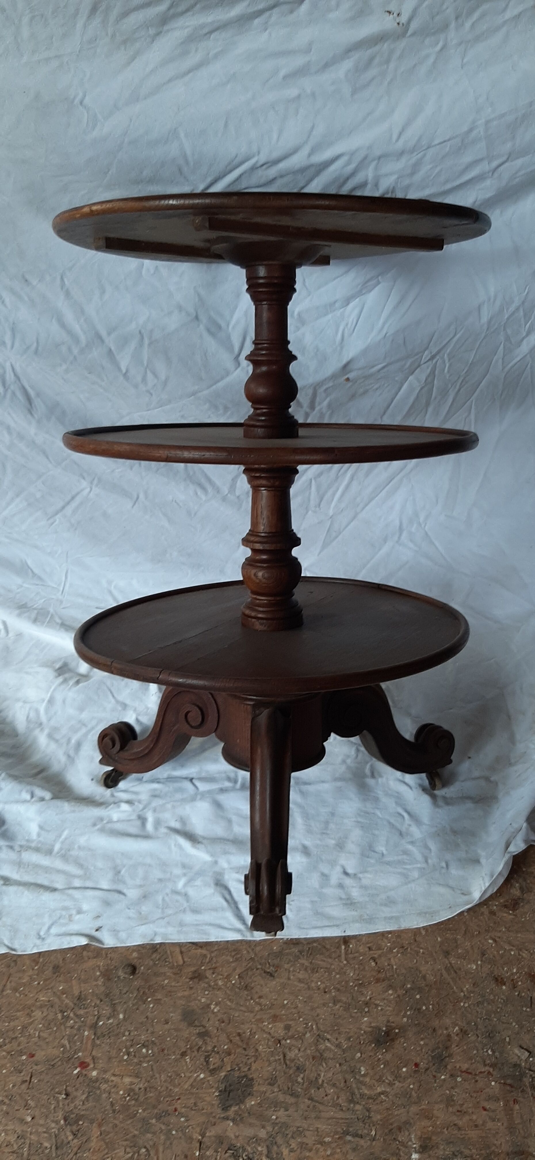 Oak pedestal table