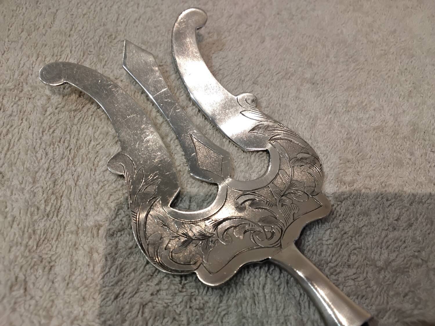 Fish serving fork with 950 silver handle, rococo cherub design