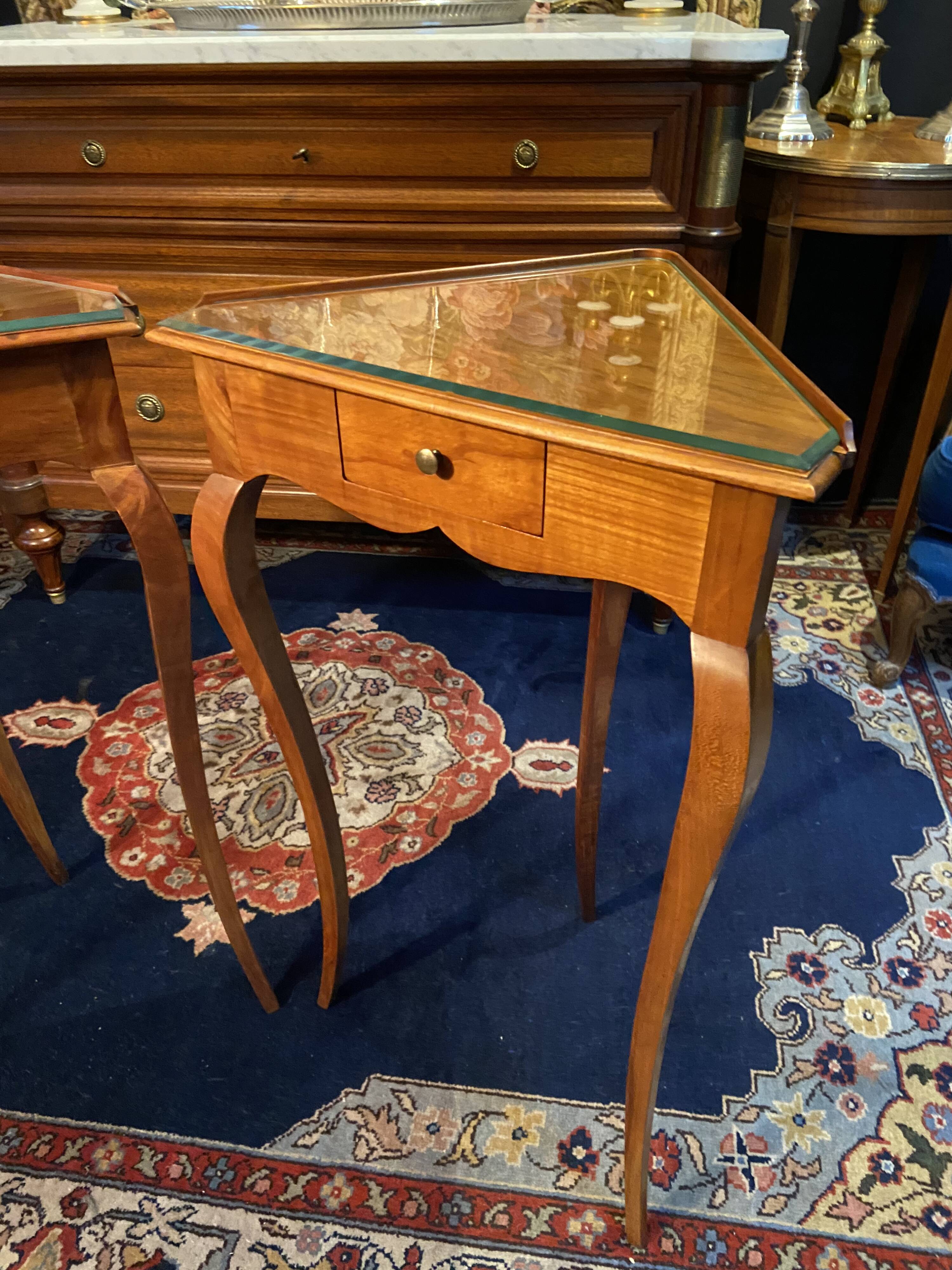 Pair of corner side tables in solid blond walnut Loui.