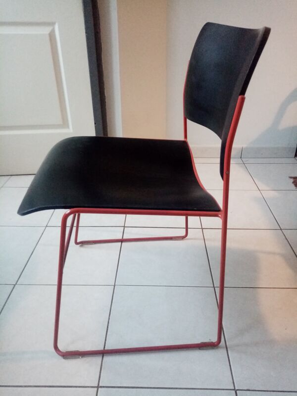 Chaise empilable Howe, modele 40/4, pietement laque rouge