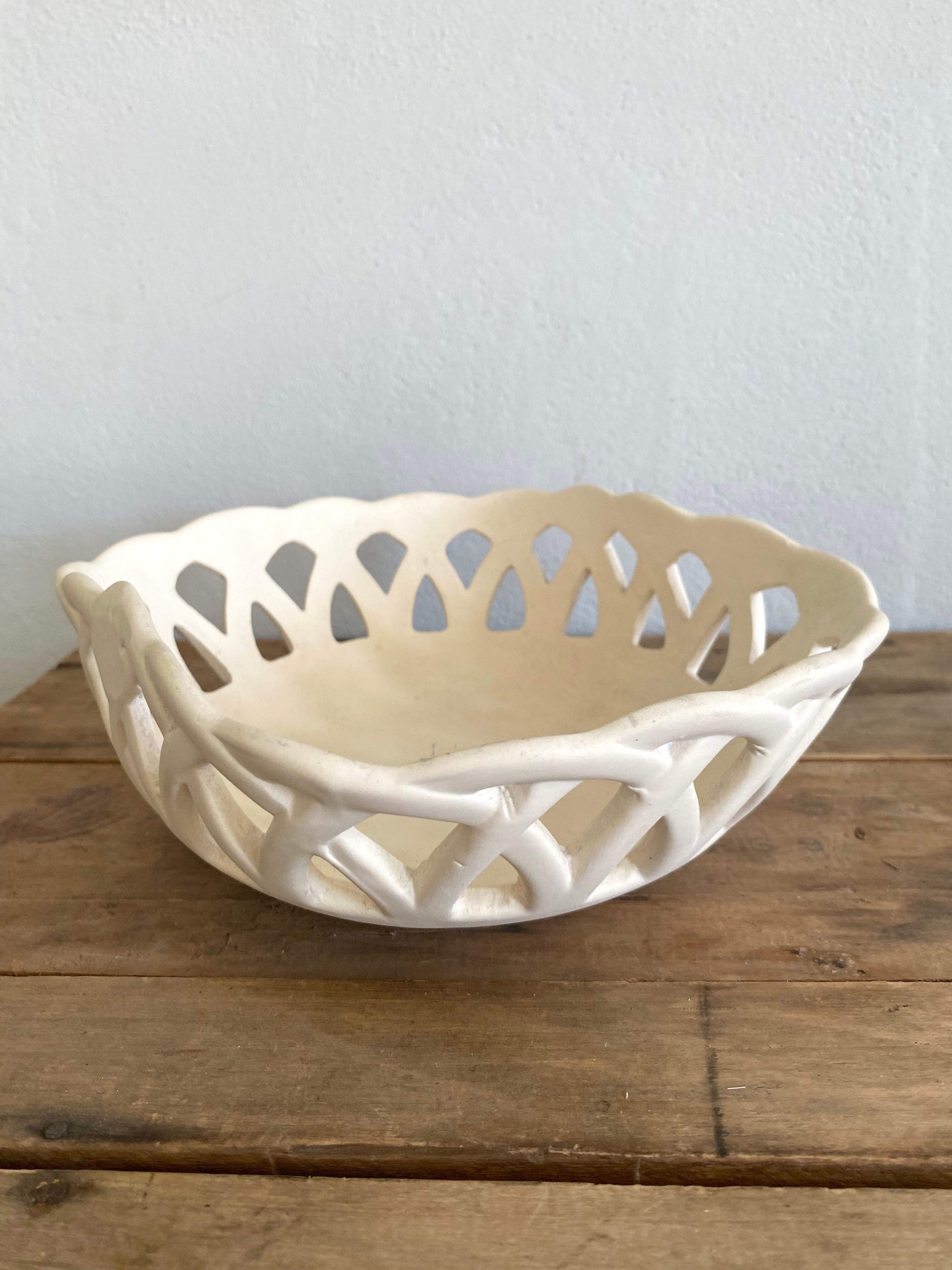 Plaster dish basket decoration