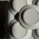 Lot de 19 grandes assiettes plates vintage jaunes fleurs roses liseré doré
