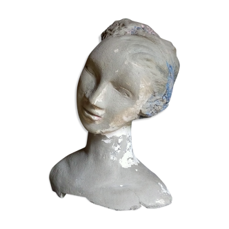 Buste de jeune femme à la tête penchée début XXème