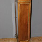 Vitrine de style Louis XVI en noyer XIX