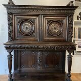 Buffet ancien en bois sculpté