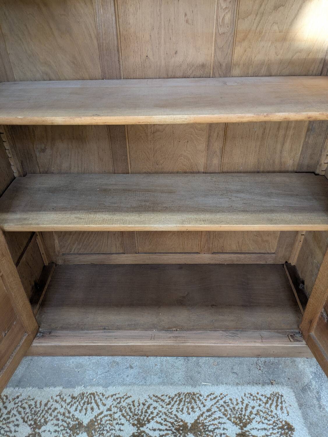 Glass cabinet