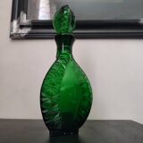Carafe vintage verte en verre ciselé