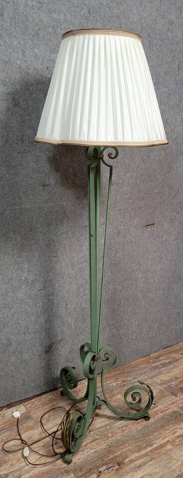 Lampadaire en fer forgé français