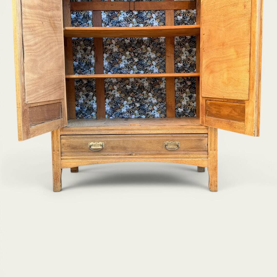 Armoire parisienne d’hôtel miroirs biseauté chêne brut 1920
