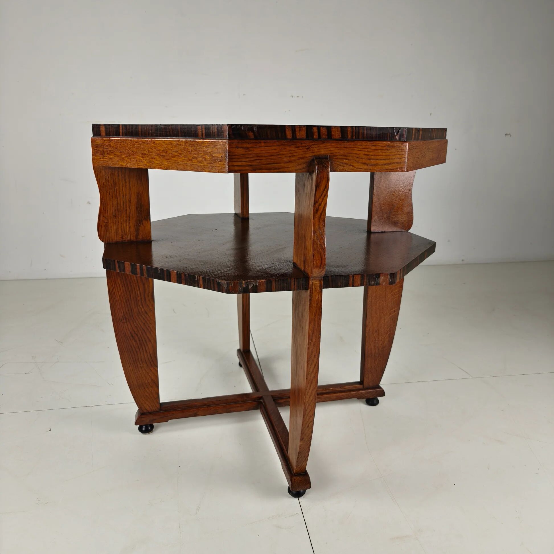 Amsterdam School coffee table – oak with veneer inlay, circa 1920