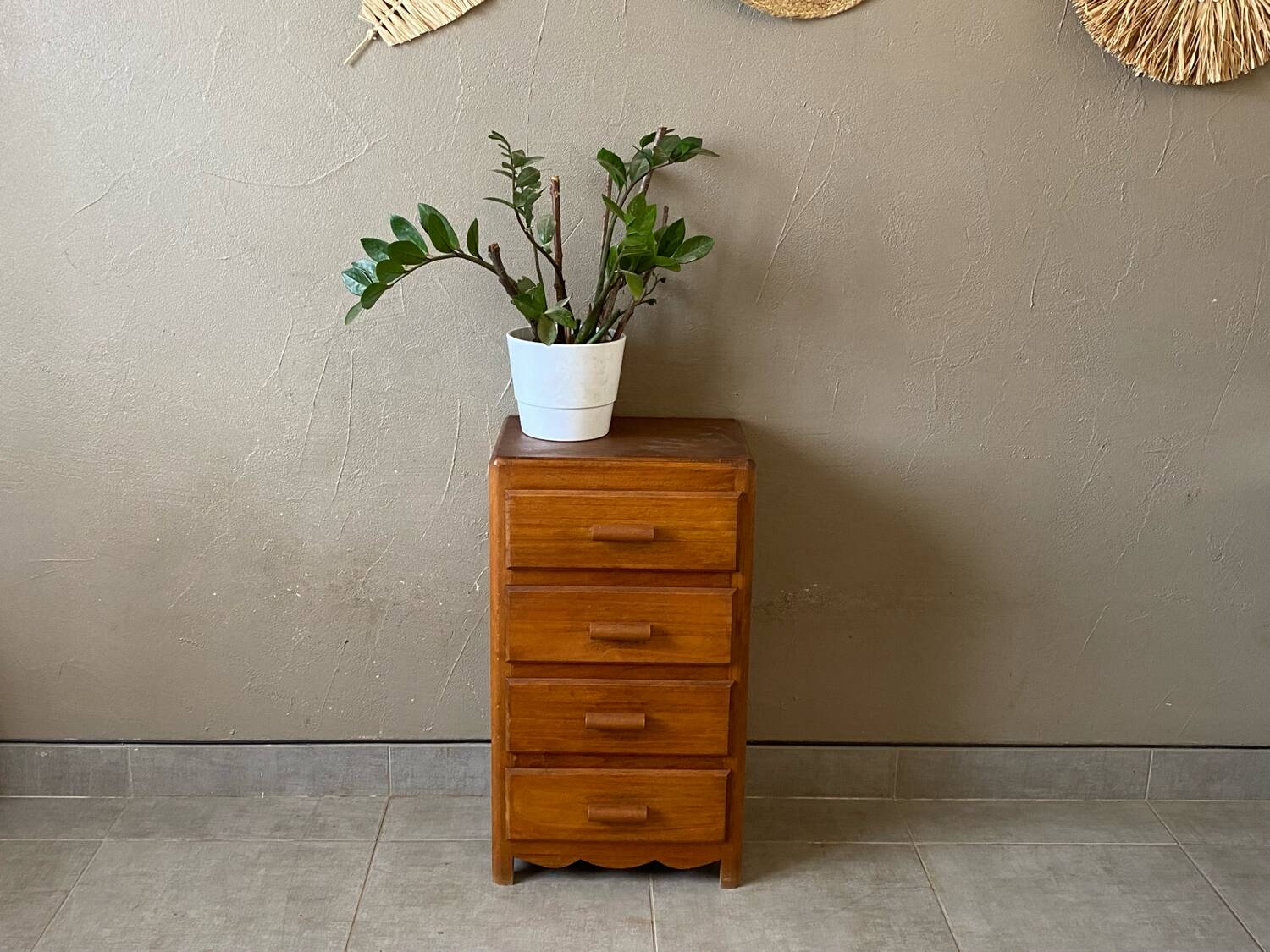 Vintage vintage chiffonier