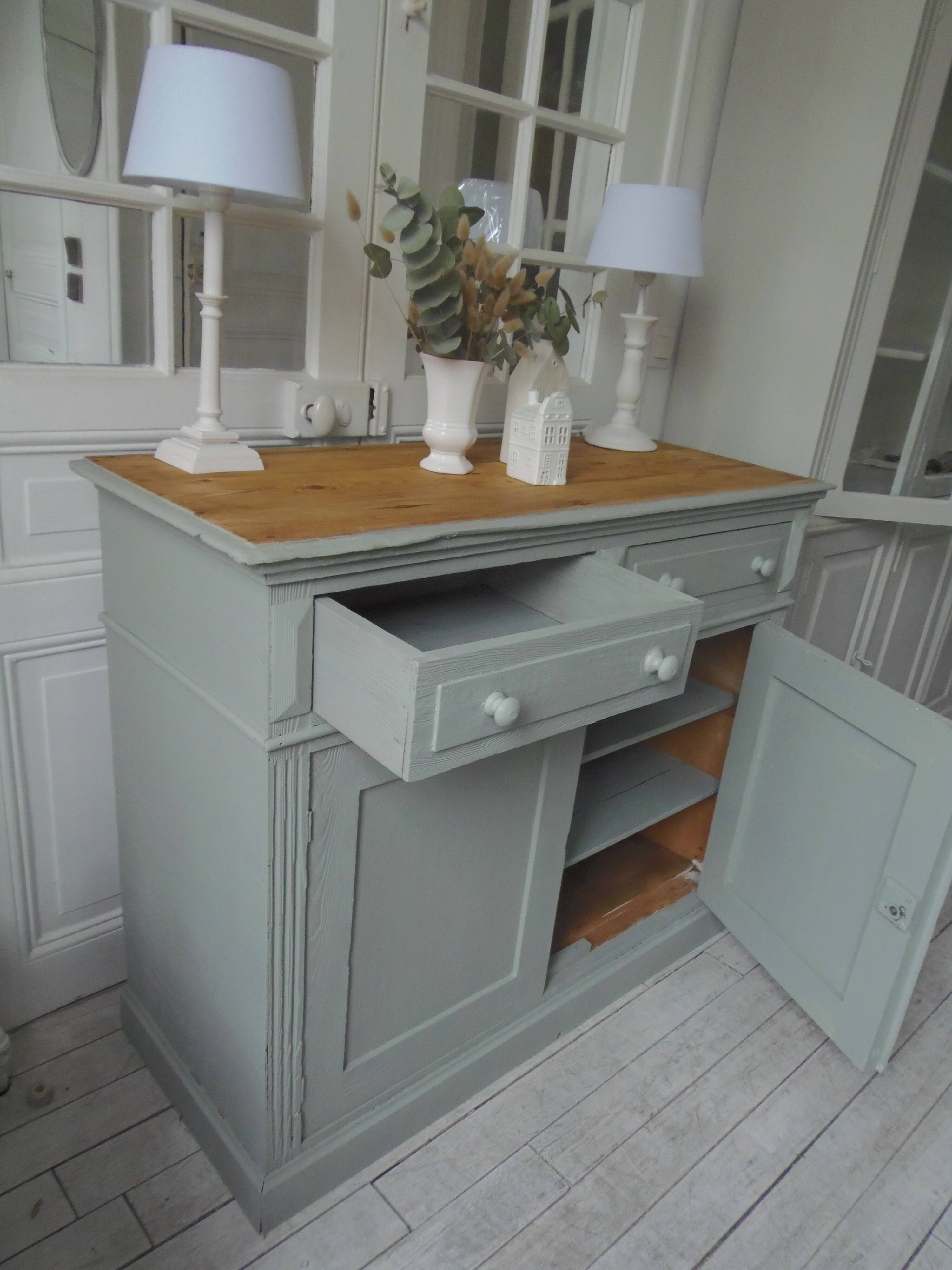 Buffet ancien sublimé en vert de gris, plateau bois.