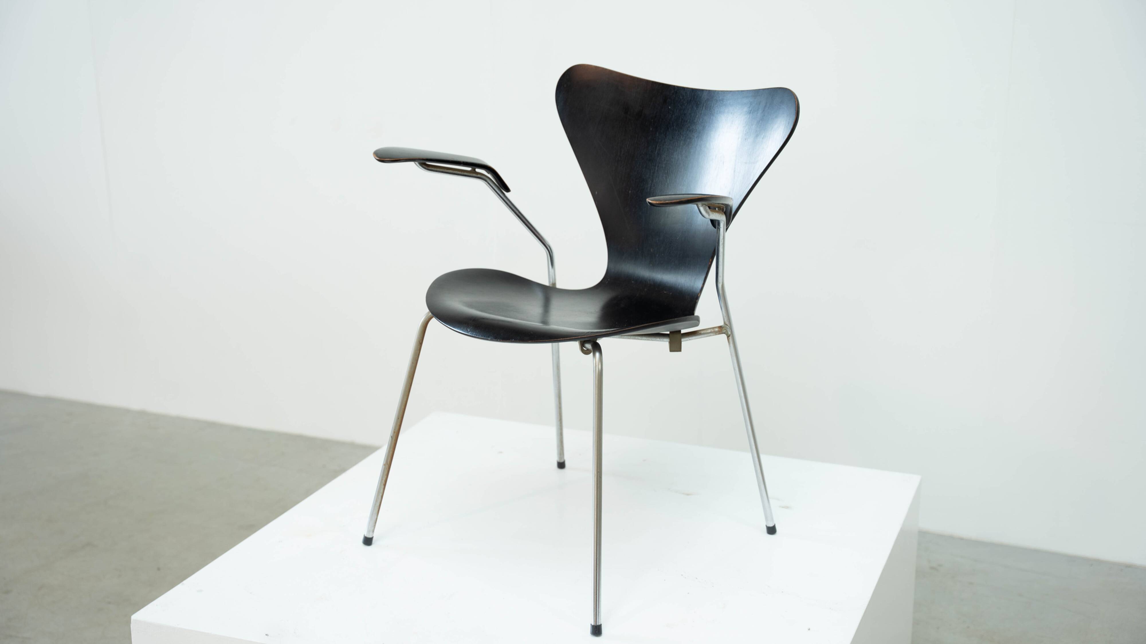 3207 desk chair by Arne Jacobsen for Fritz Hansen