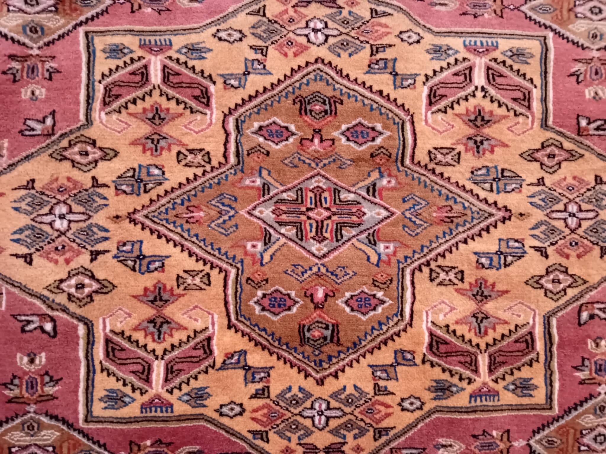 Handmade Pakistani Kafkazi Rug 275x194cm