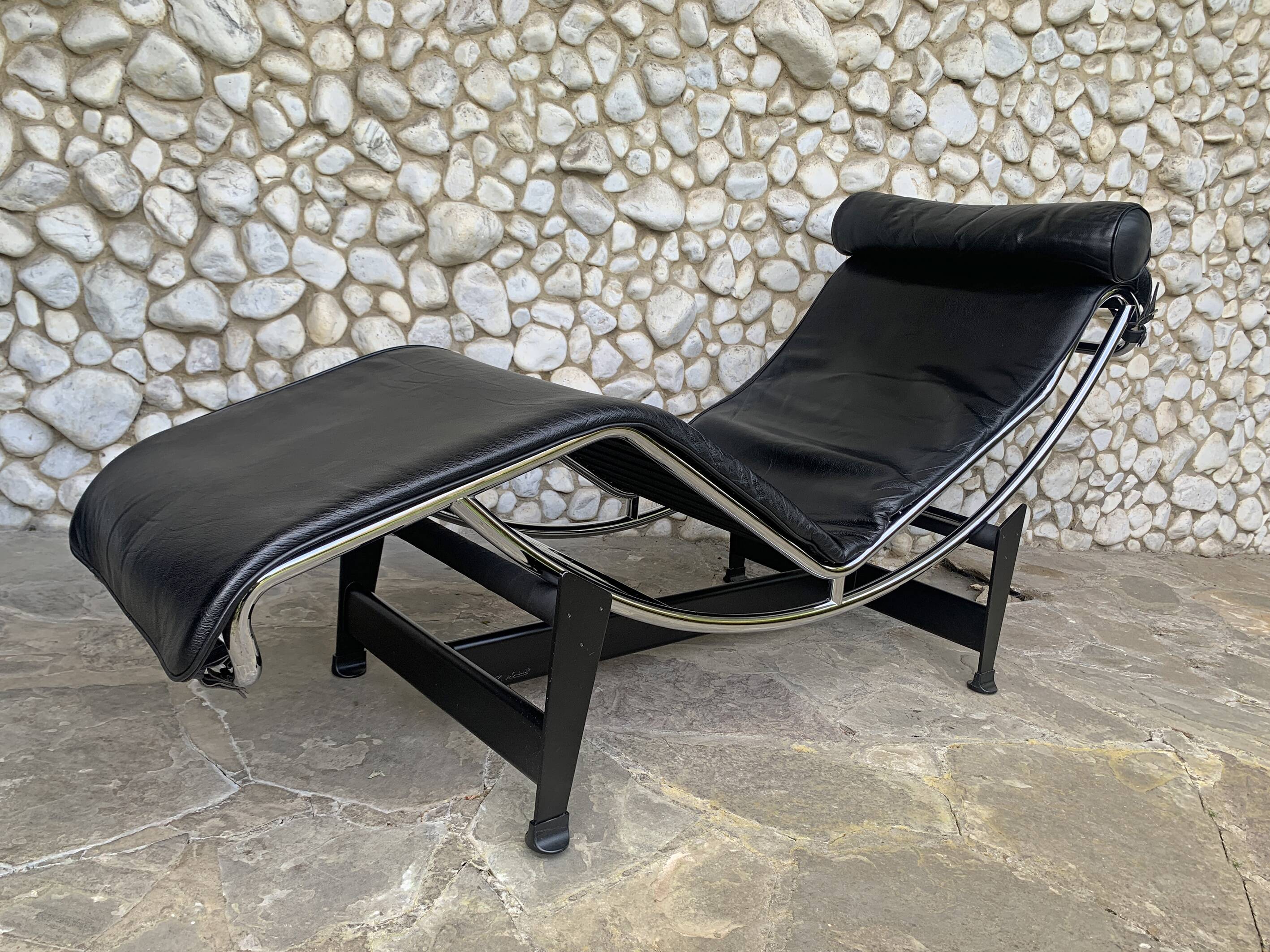 LC4 Cassina Chaise Lounge Vintage Black Leather, Perriand, Le Corbusier and Jeanneret