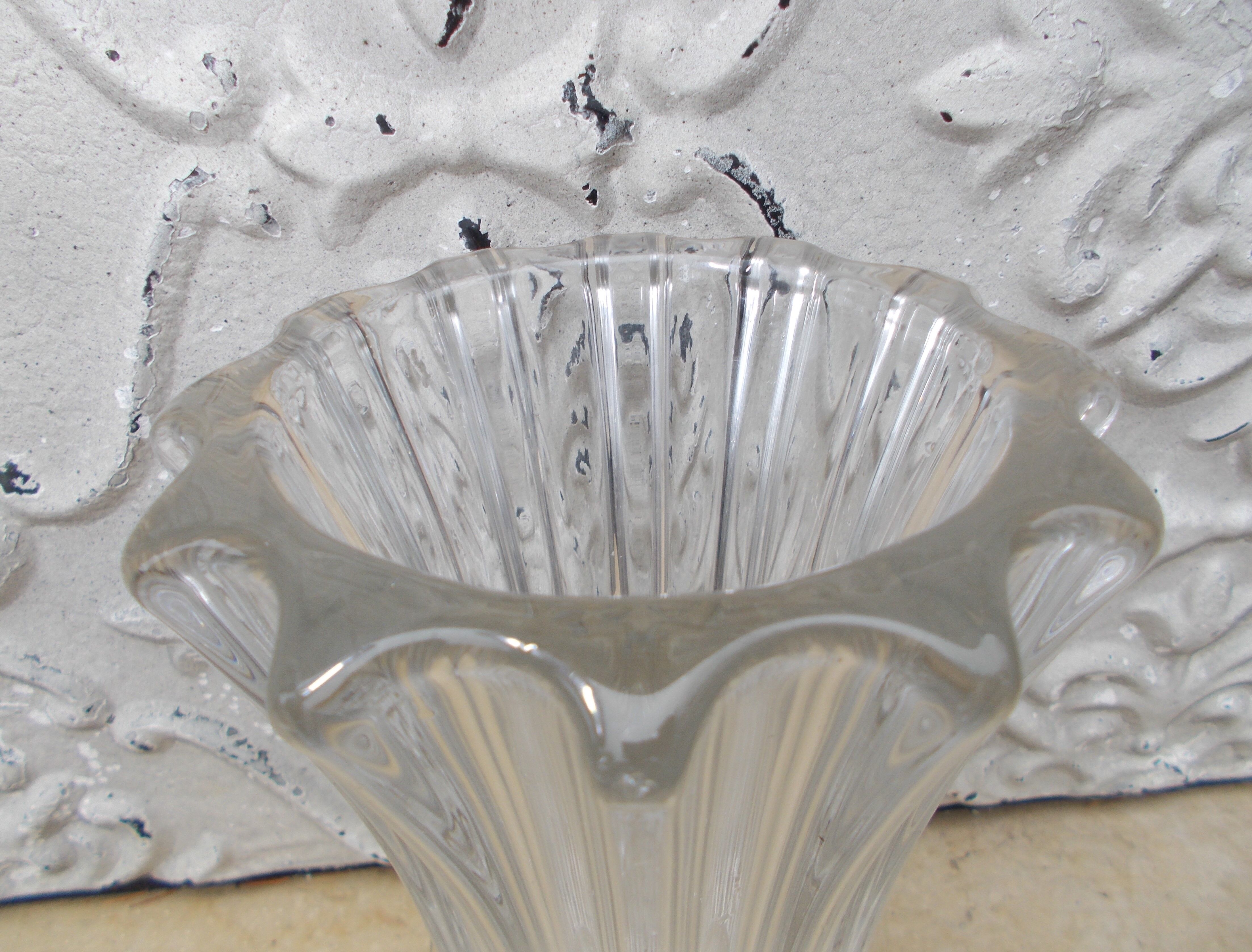 Crystal vase signed Pierre d' Avesn