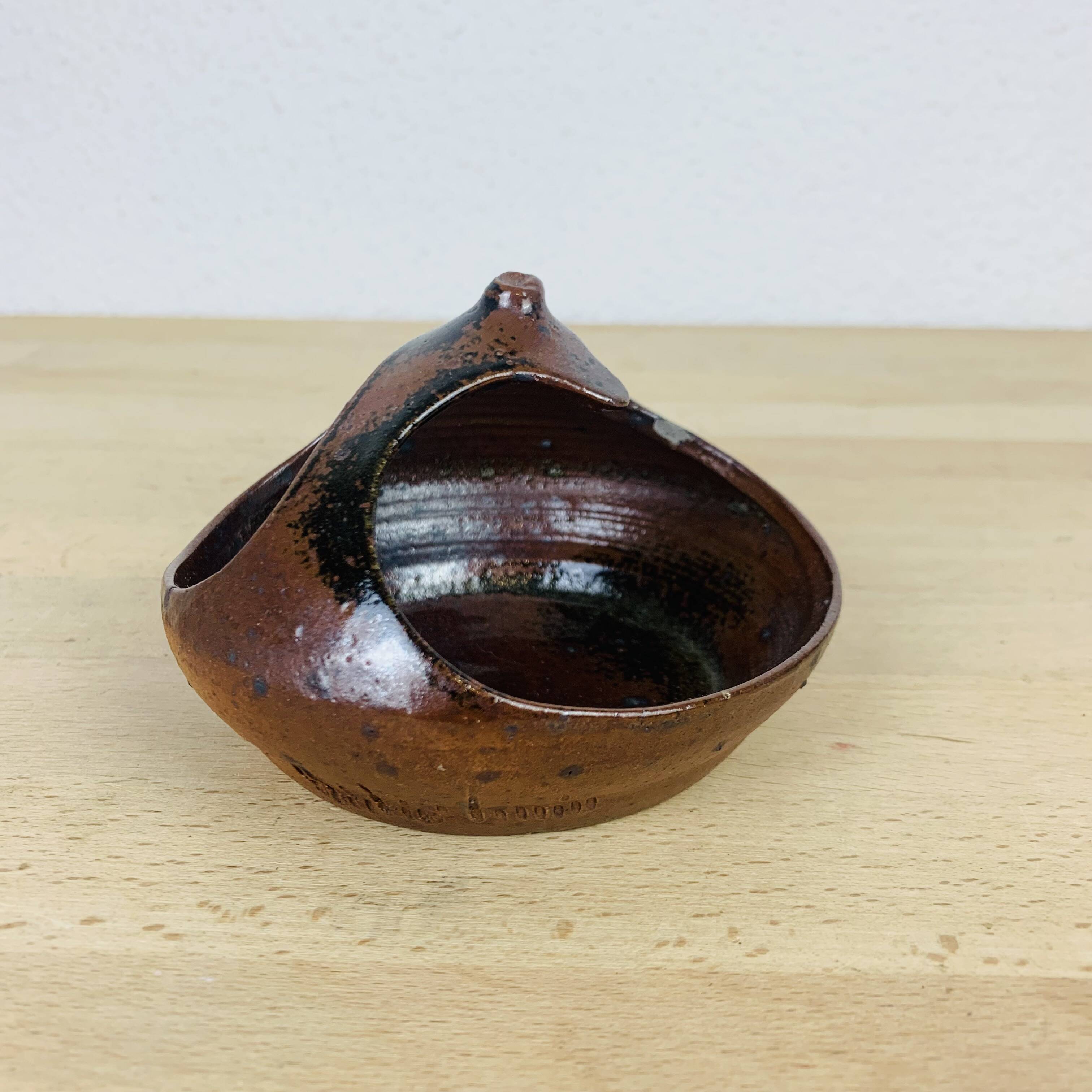 Empty anthropomorphic sandstone pocket