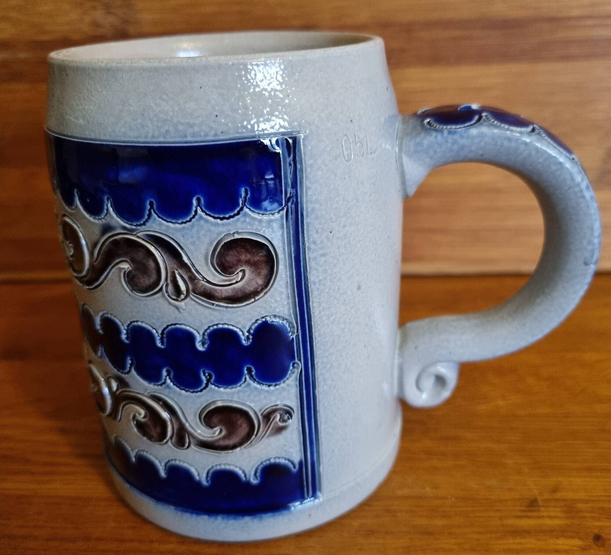 Salt-glazed stoneware mug from Alsace by Reinh Merkelbach, Hohr Grenzhausen.