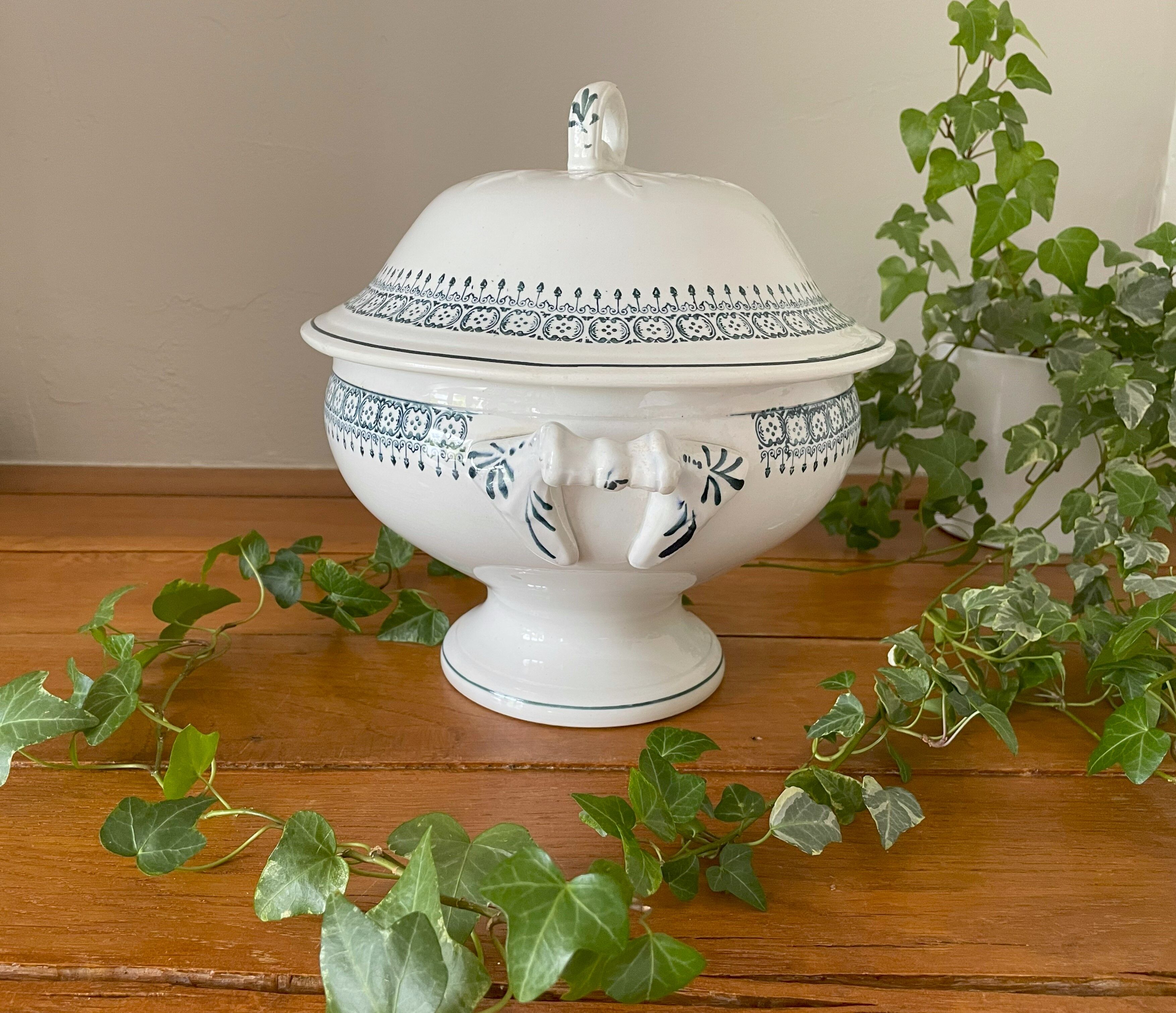 Antique earthenware soup tureen from Saint-Amand (North)