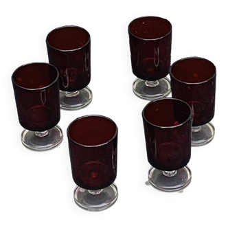 6 verres a vin ou aperitifs, de couleur rouge et base transparente, made in France,  vintage 1970