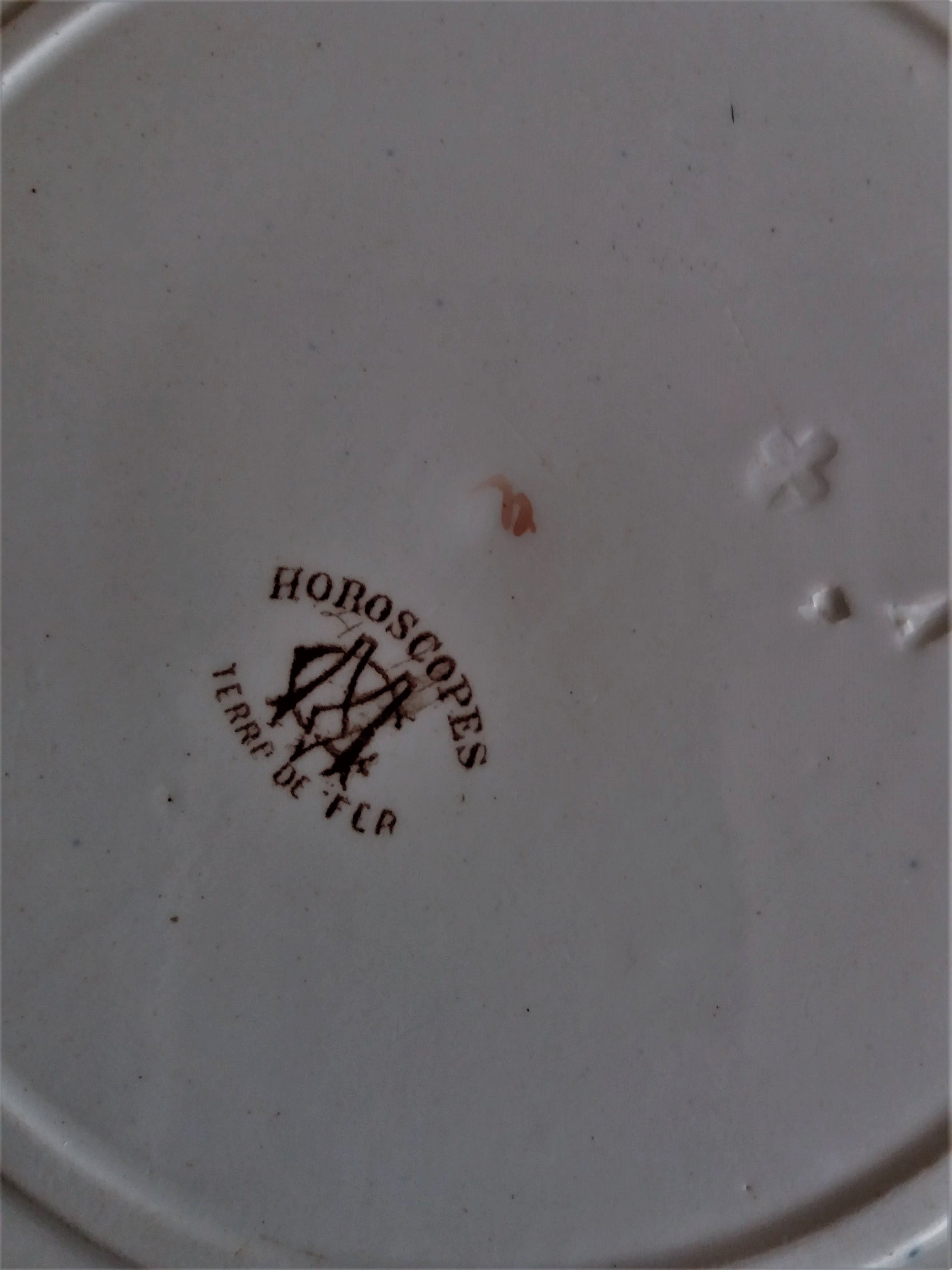 Plate themed horoscopes sign of the scorpion Creil and Montereau End 19th