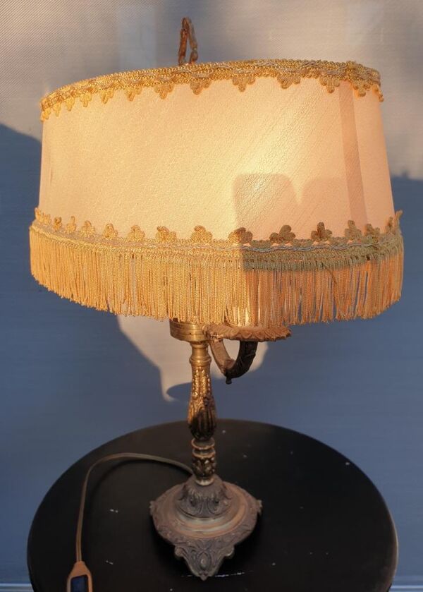 Lampe bouillote néo-classique 1960 laiton et abat-jour à franges