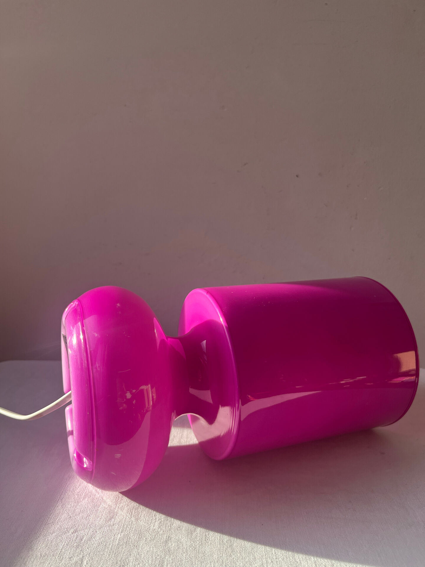 Lampe à poser LYKTA rose fuchsia, IKEA vintage