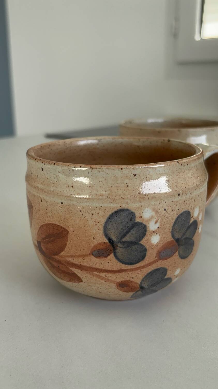 Set of 2 large vintage stoneware mugs from Atelier du Marais – Flower mugs