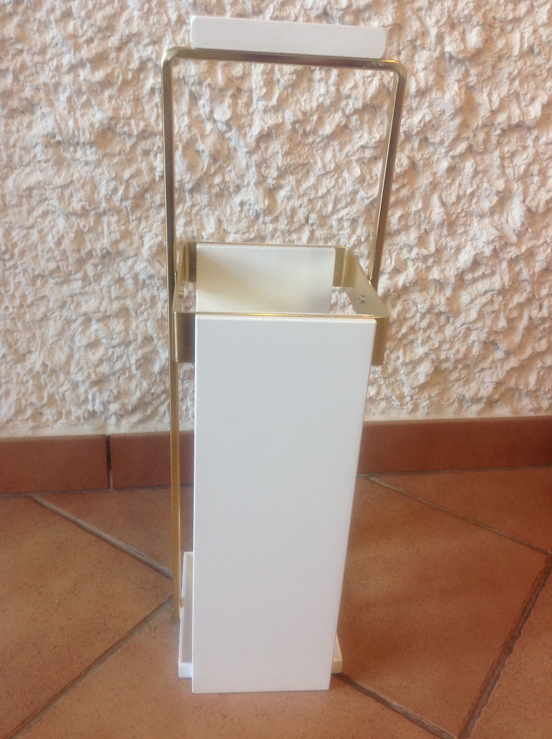 White lacquered wood and brass umbrella stand / vintage 60s-70s