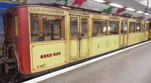Former 2-seater sprague seat of the paris metropolitan - circa 1920.