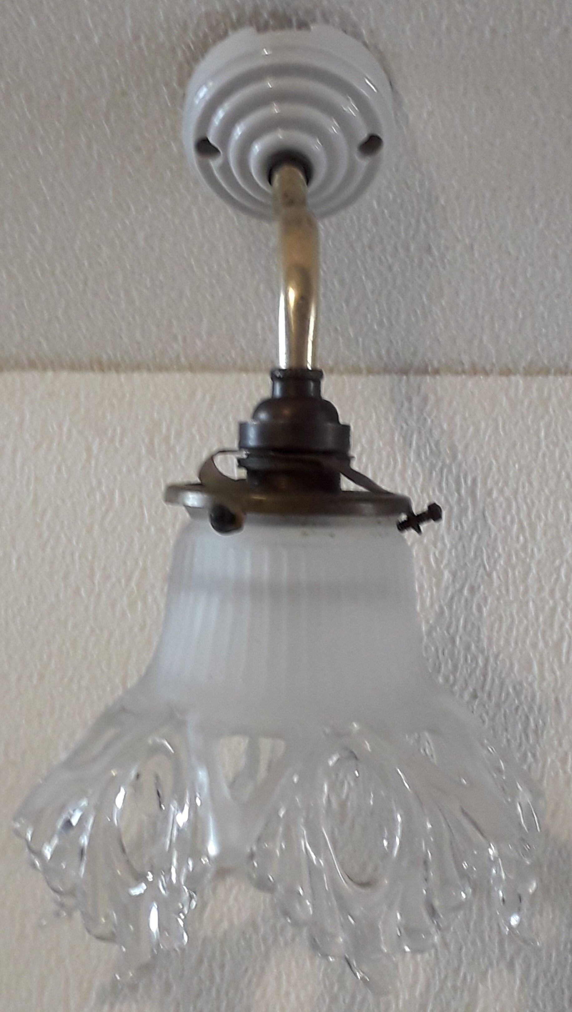 Applique tulipe dentelle en verre