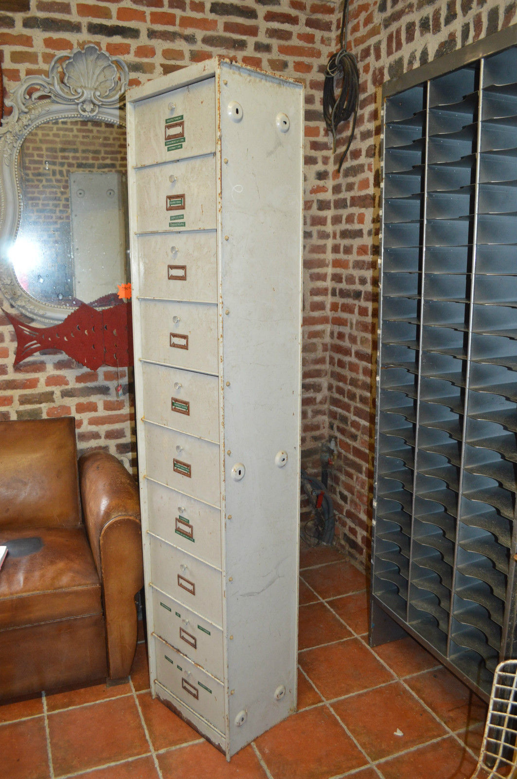 Meuble a clapets en fer