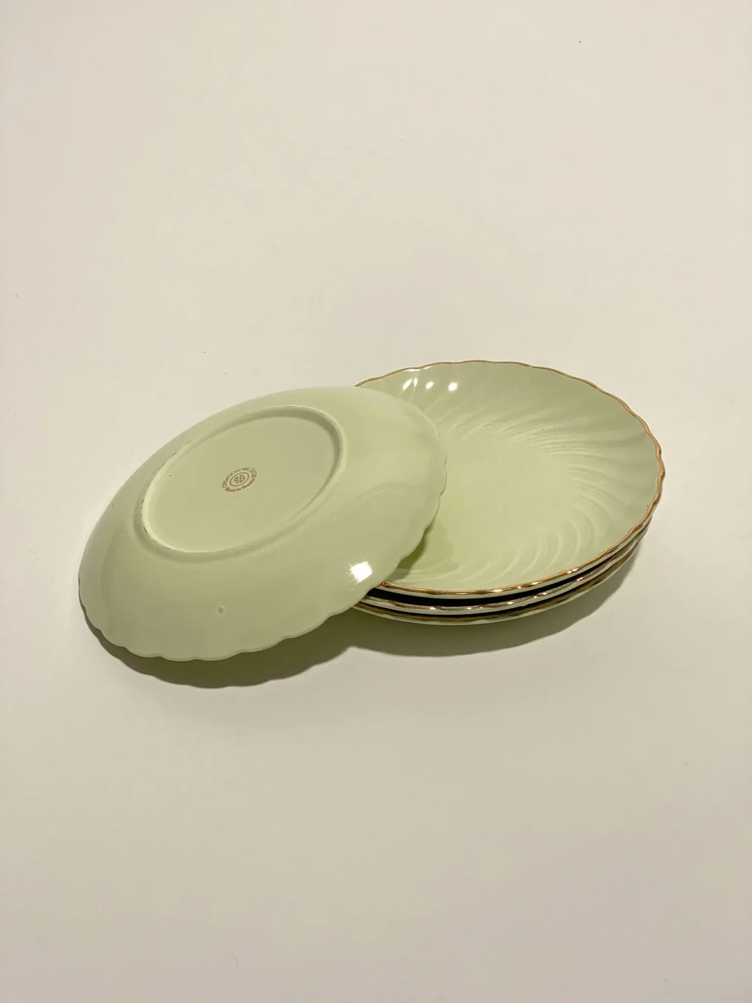 Dessert plates in porcelain