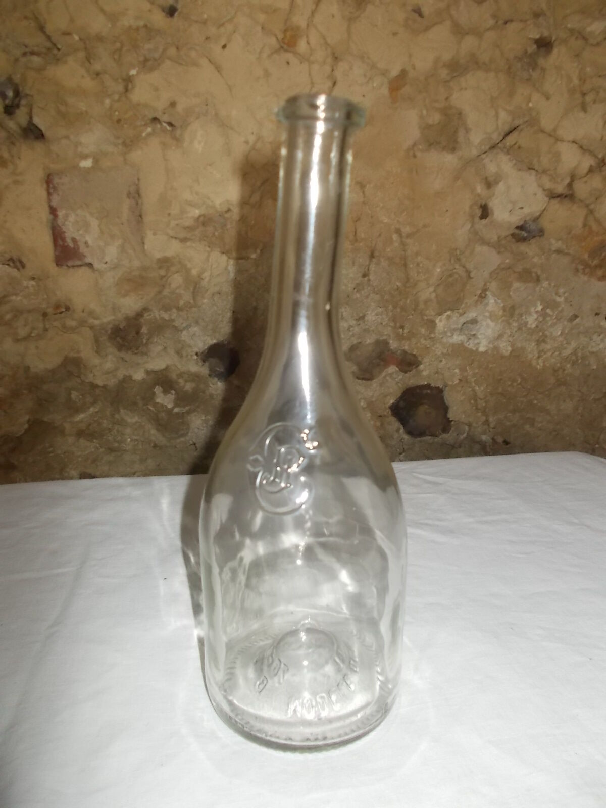 Glass carafe bottle