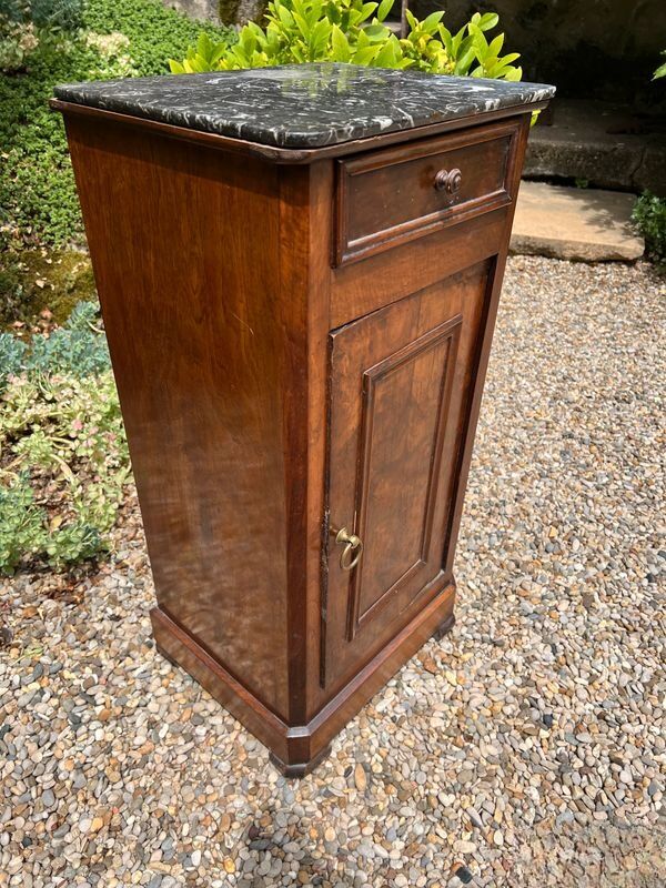 Table de chevet ancienne
