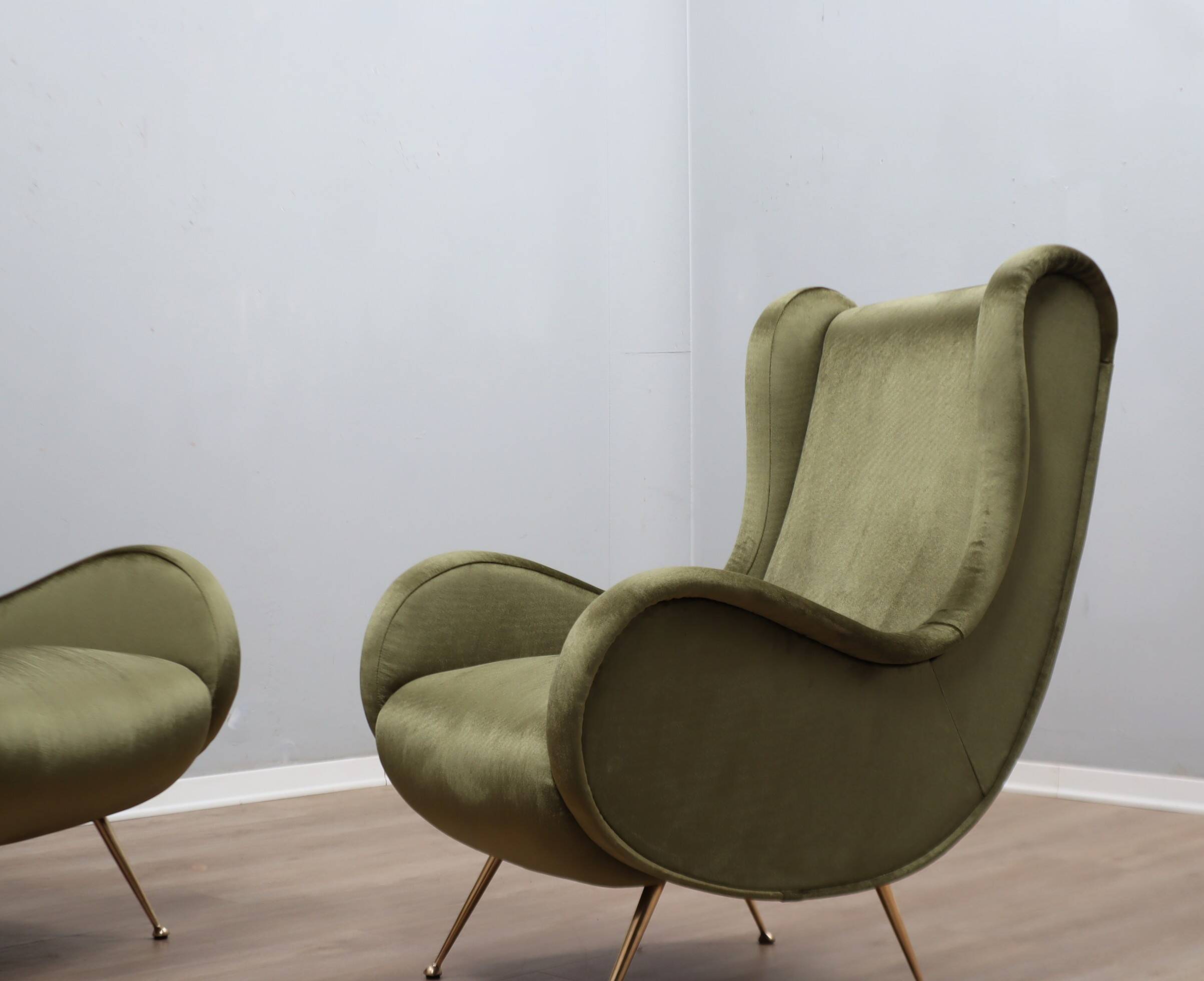 Paire de fauteuils italiens des années 1950 style Senior Zanuso en velours vert.