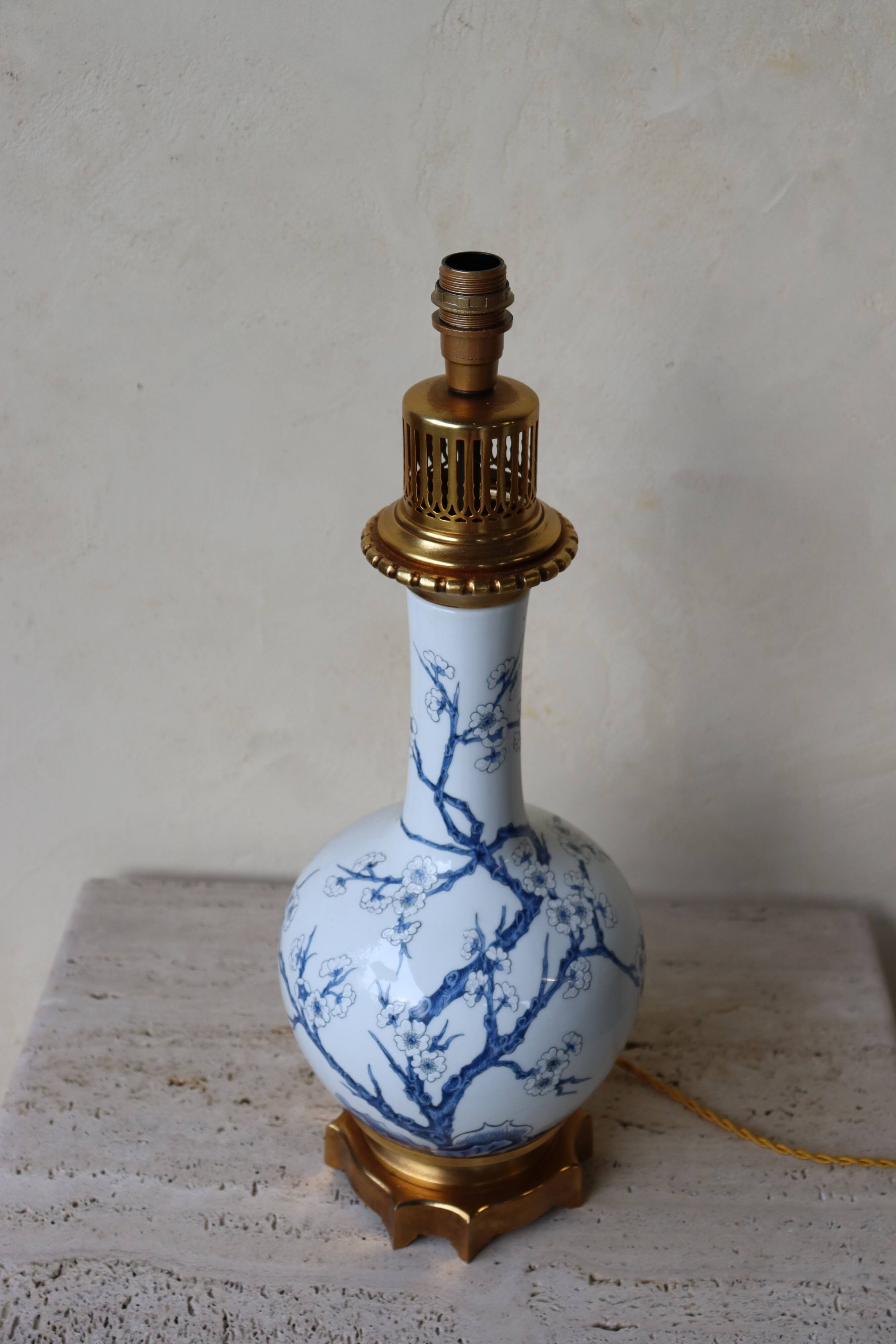 Hollywood regency Chinese porcelain from Paris table lamp