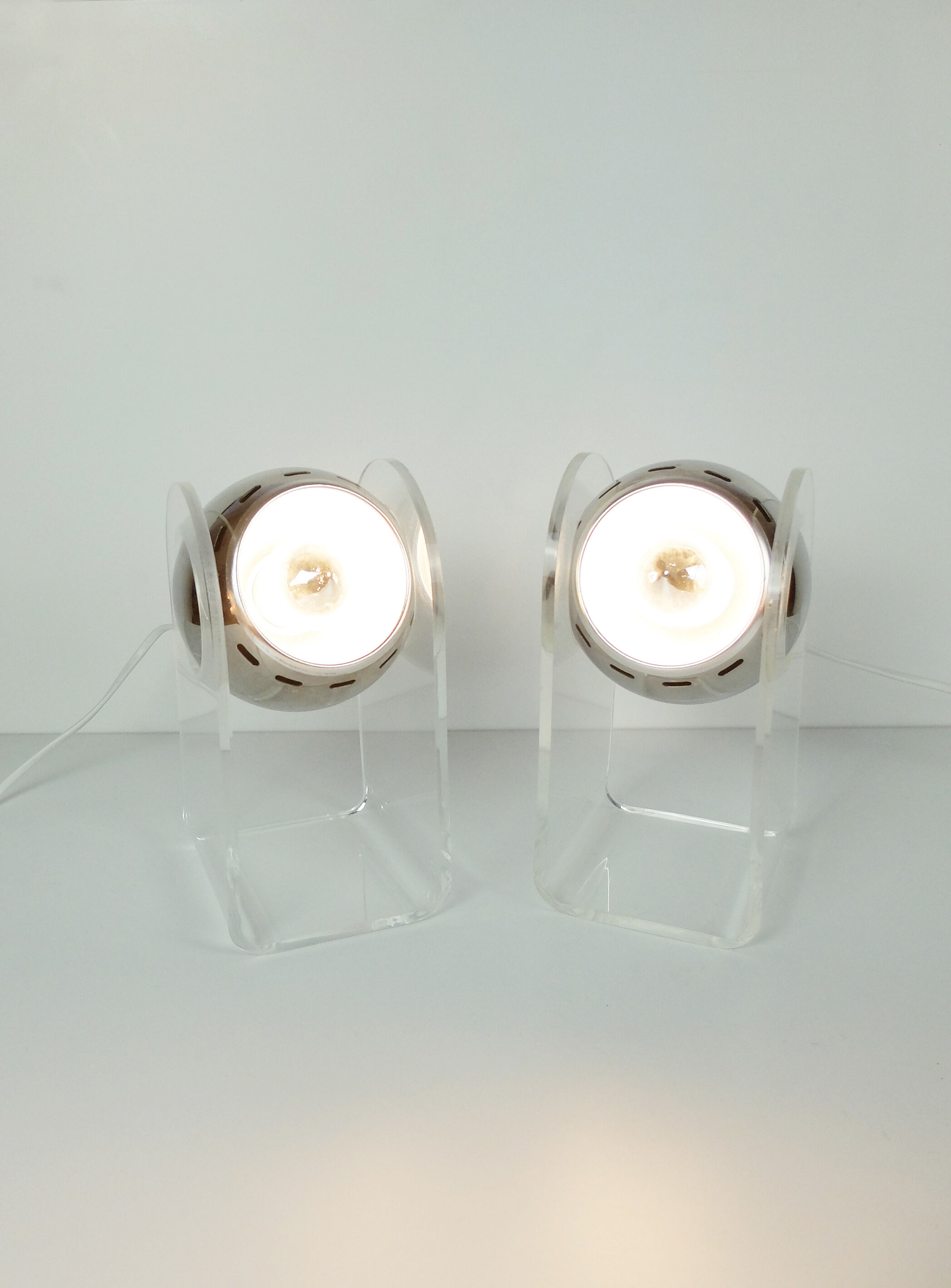 Pair of table lamps Space Age plexiglass sphere, 1960/70
