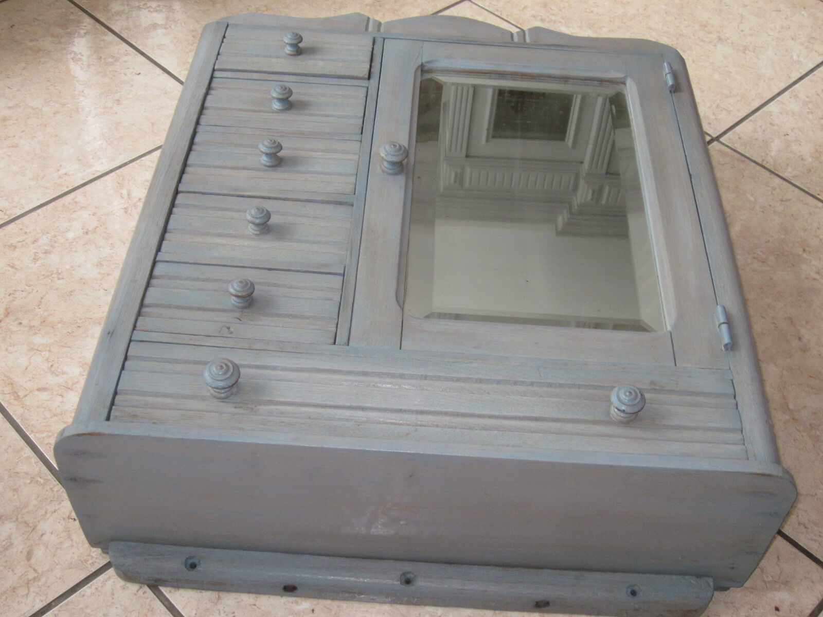 Armoire de toilette ou pharmacie