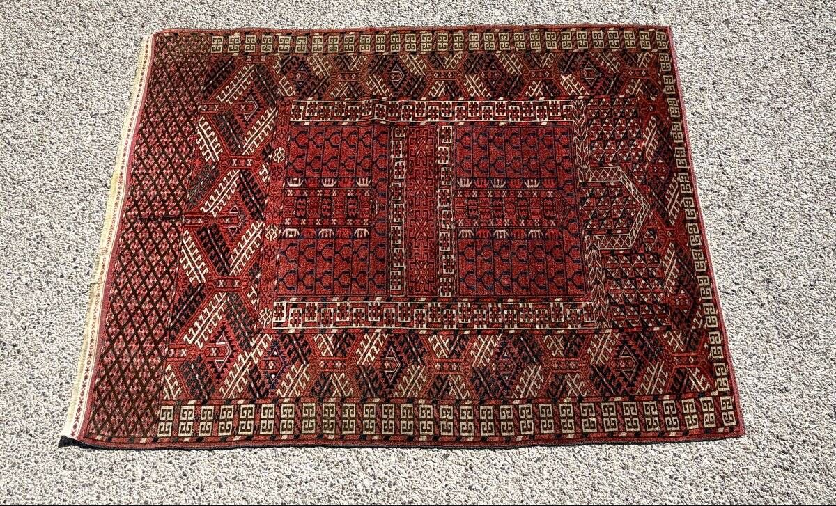 Ancient Turkmen Hatchlou rug: 120 × 150 cm "Galerie Sardje"