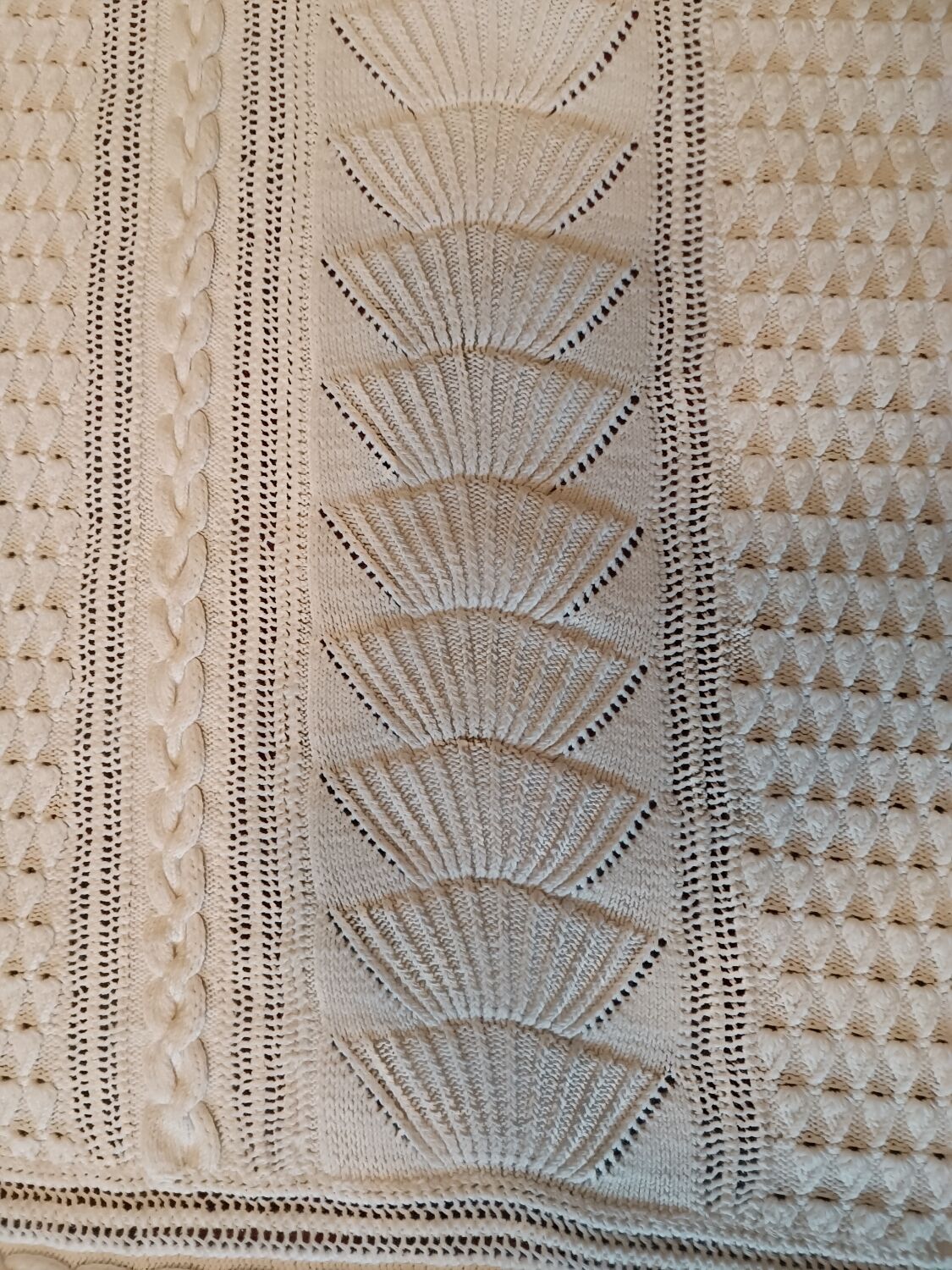 White cotton hand-knitted blanket