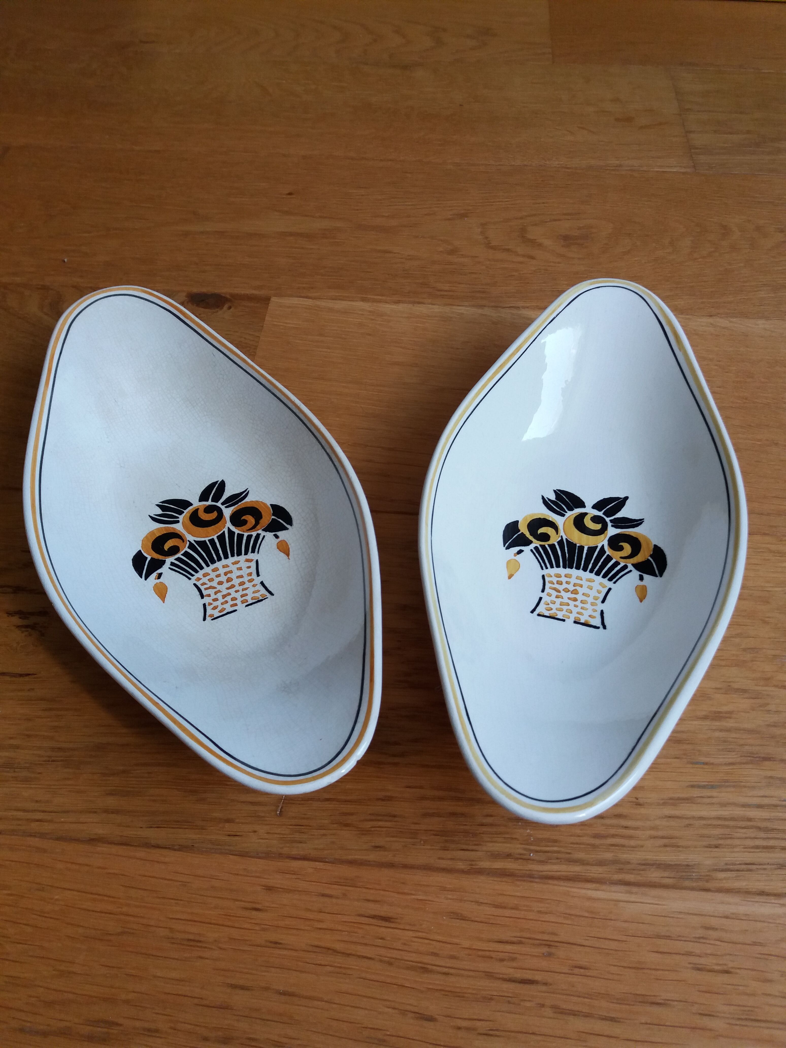 Ramekins raviers in earthenware Digoin Sarreguemines stencil decoration