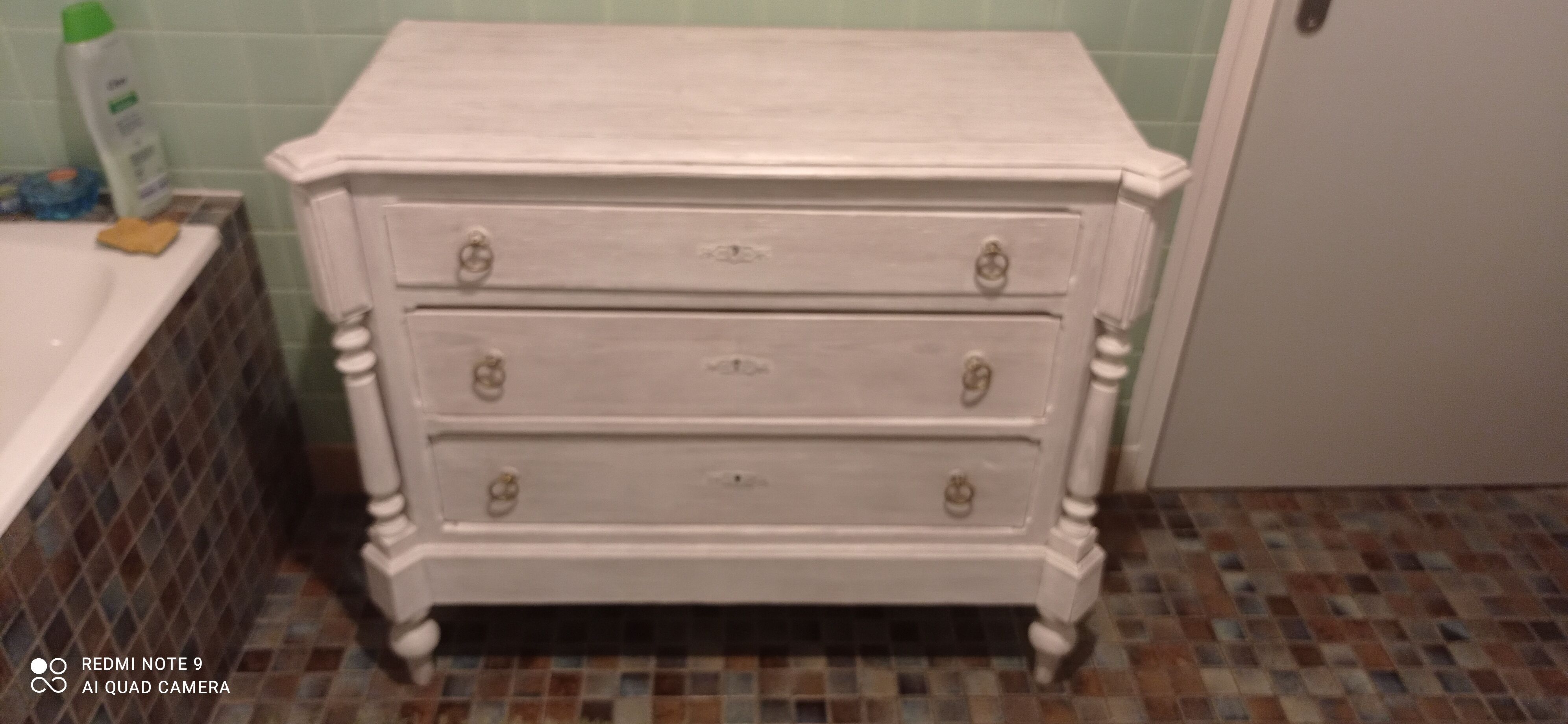Chest of drawers