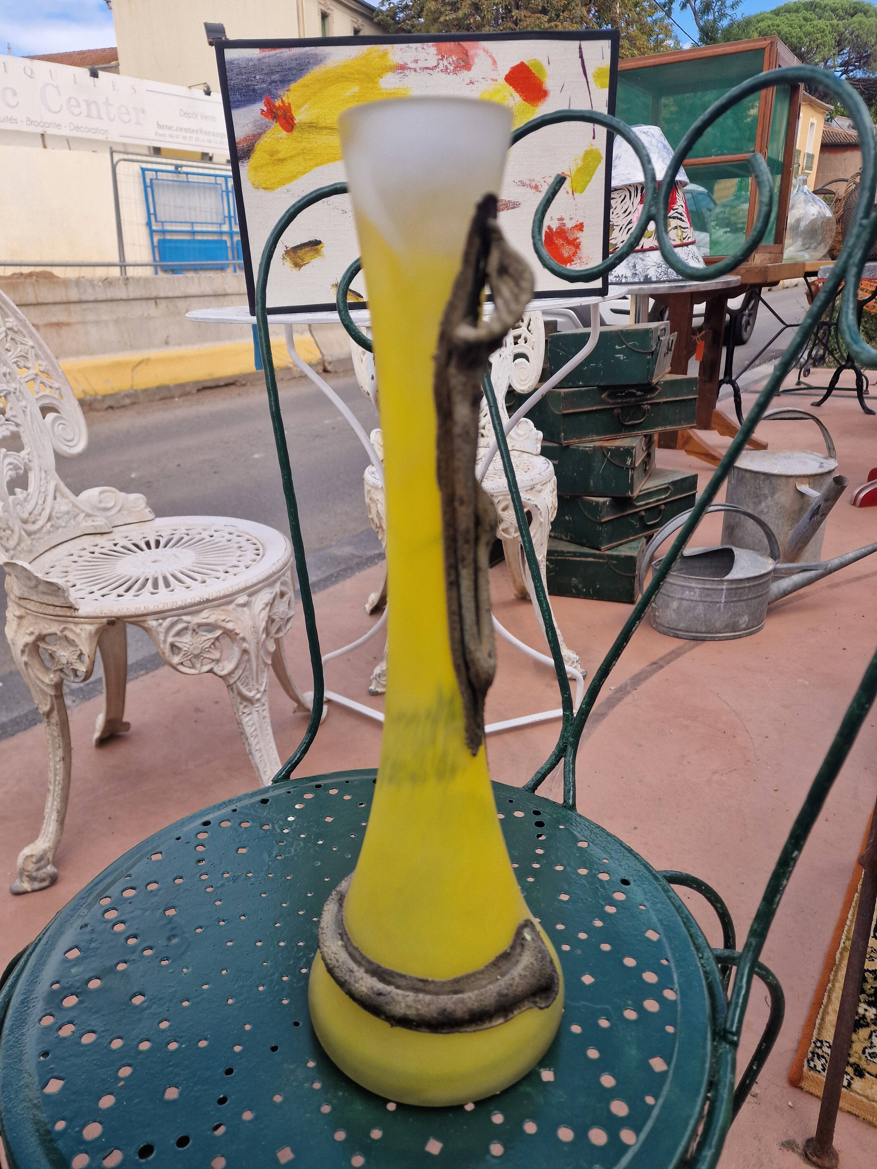 Vase art déco en pâte de verre et fer forgé – Années 1950