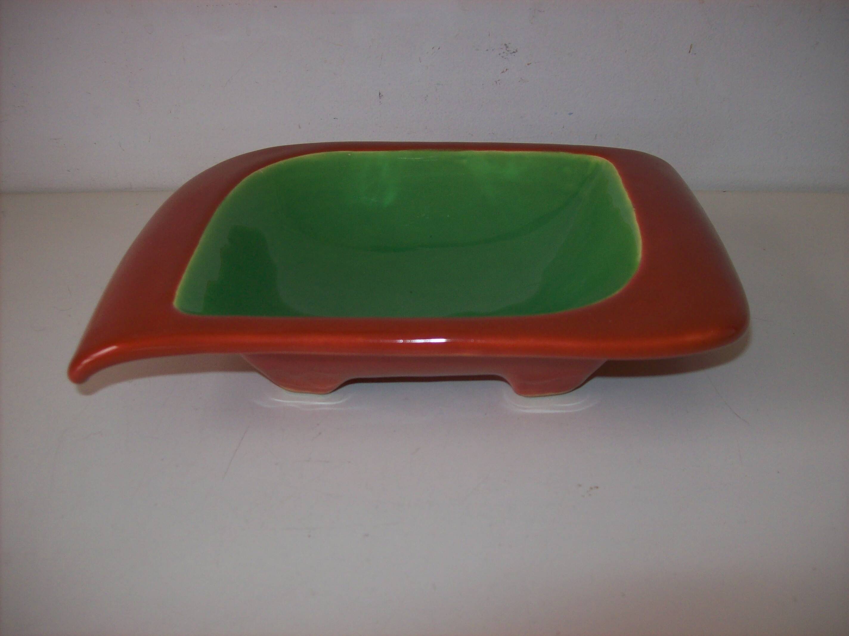 Free-form ceramic catchall