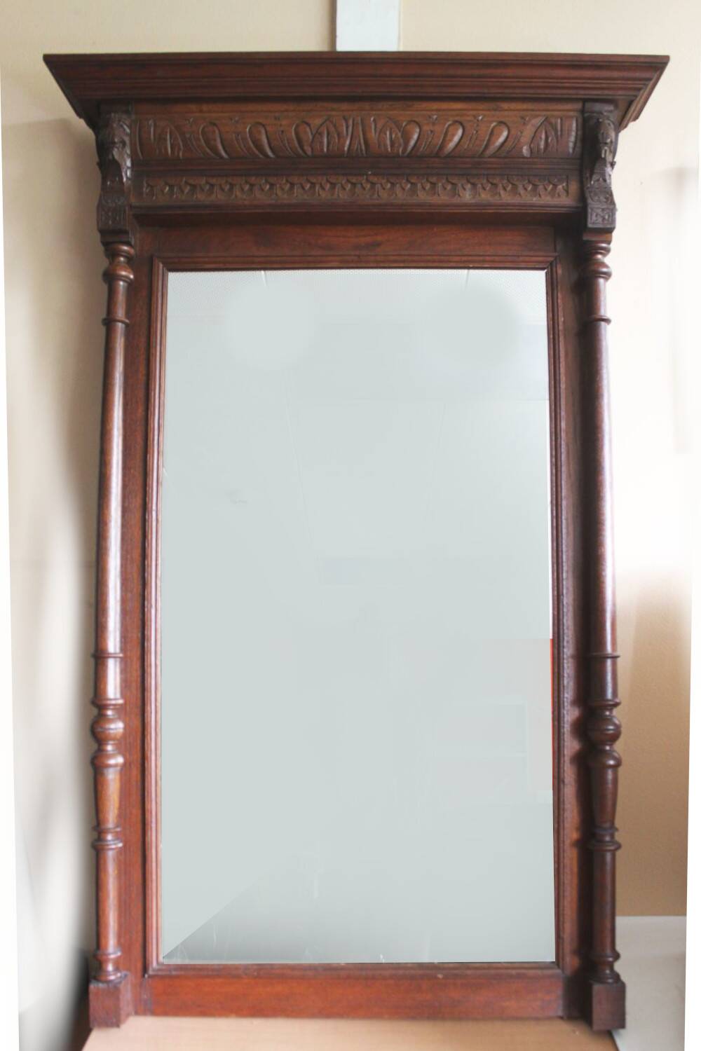 Oak mirror, Renaissance style, 20th century.