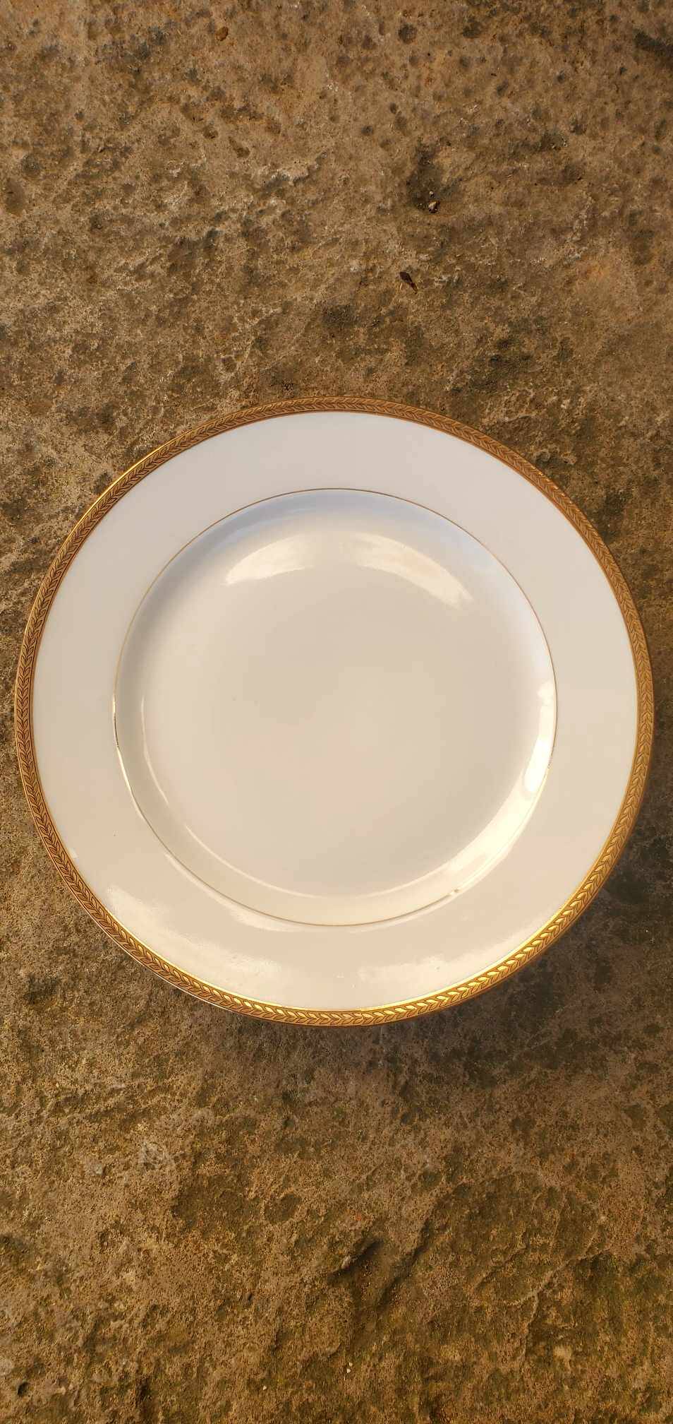Set of 6 porcelain dinner plates with golden ear edging